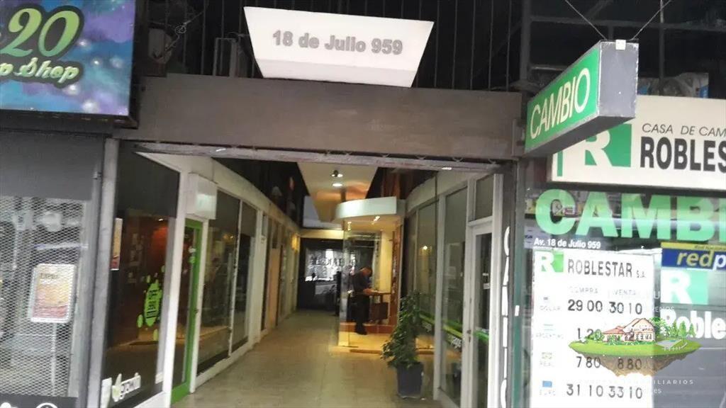 Se Alquila Local Sobre 18 de Julio en Pleno Centro