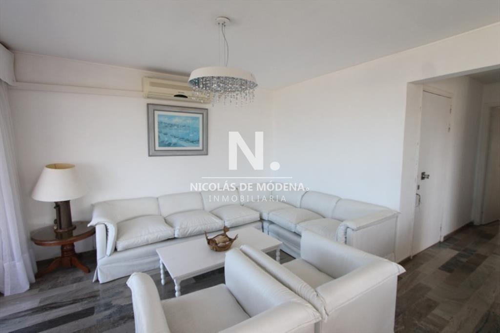 En venta Apartamento de 3 dormitorios en Center