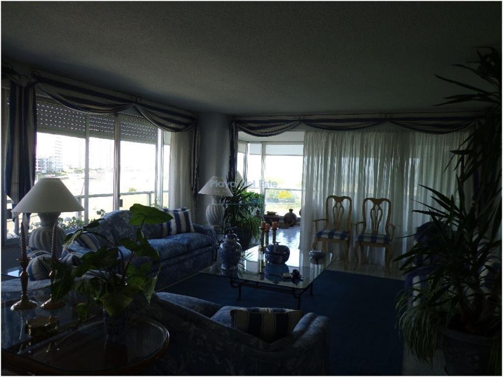 Apartamento de 3 dormitorios Frente al mar , del