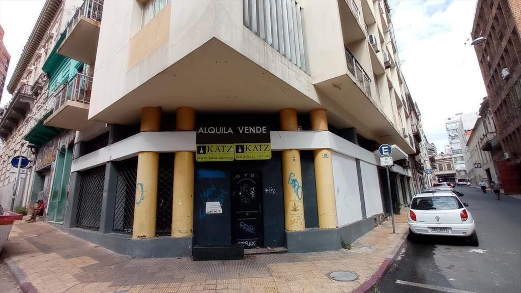 local esquina , Parana y Ciudadela , 80 m2 ,!!