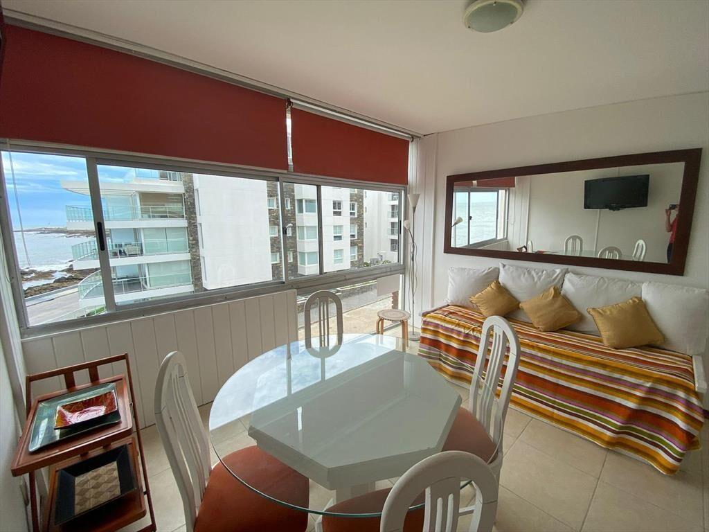 Playa Brava sobre Rambla a metros del mar. Apartamento 1 do