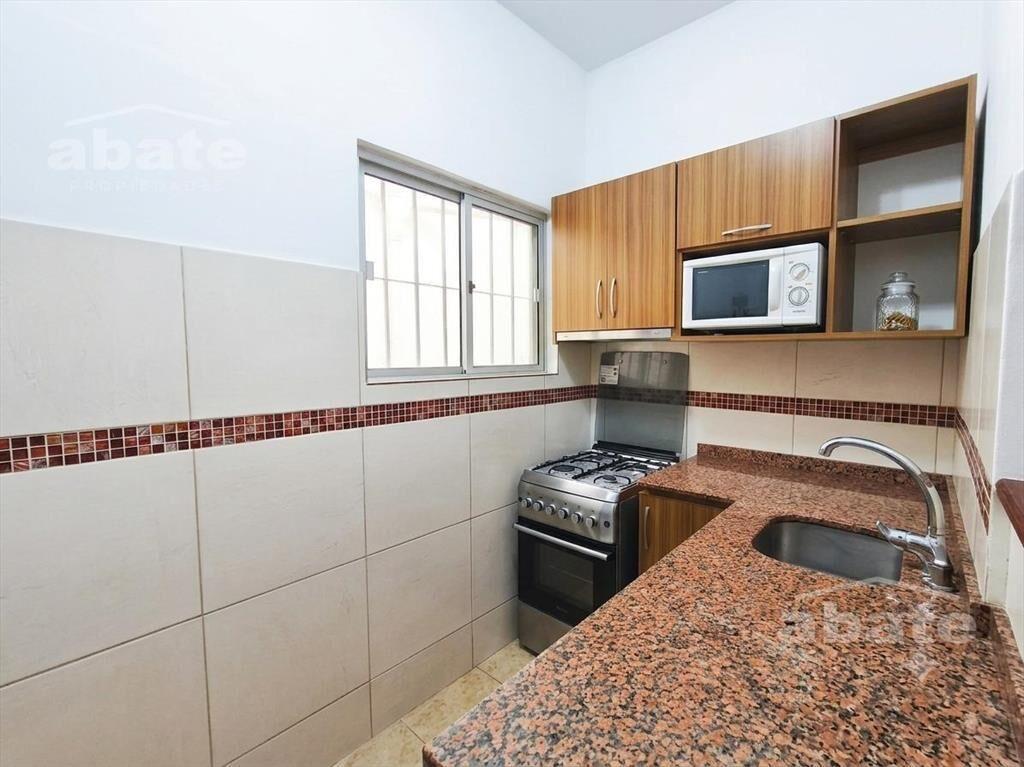 A pasos de la rambla, 1ero x Escalera, 1 dormitorio Balcón