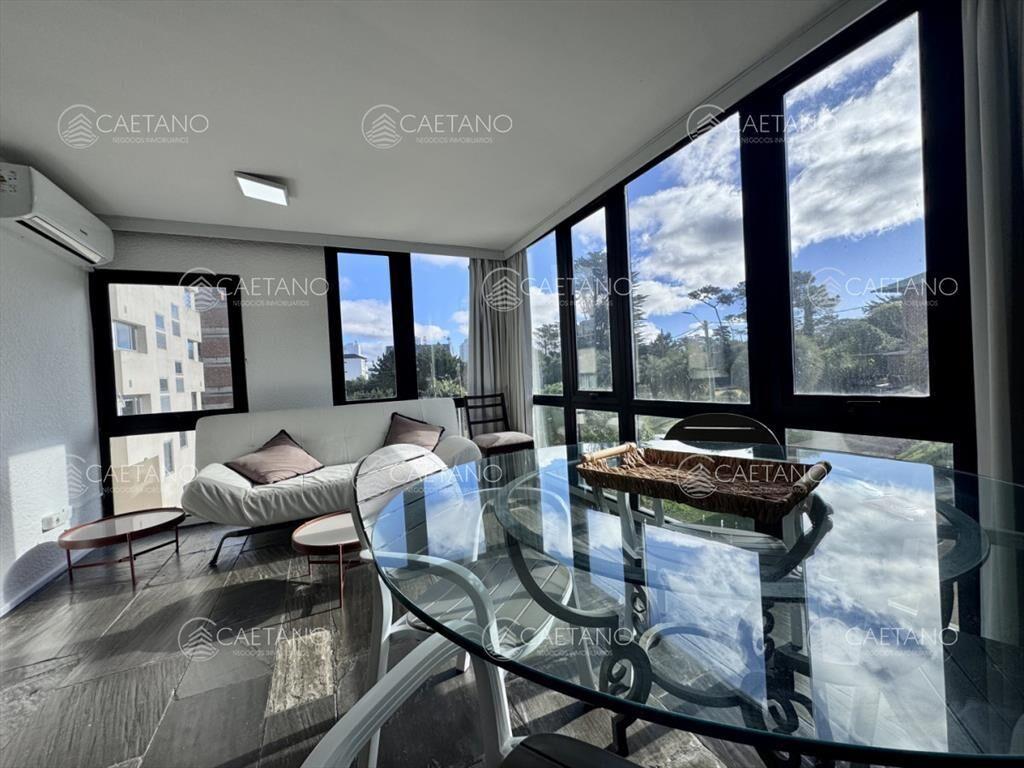 Venta apartamento de dos dormitorios, Playa Brava