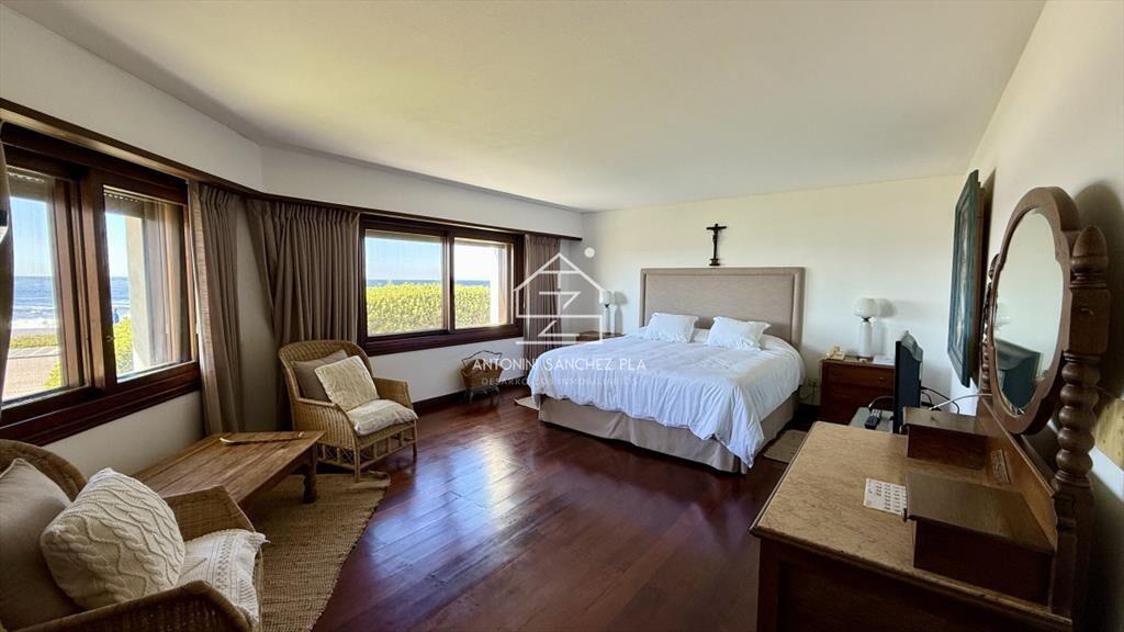 Venta Exclusiva CASA 8 Dormitorios Peninsula Del