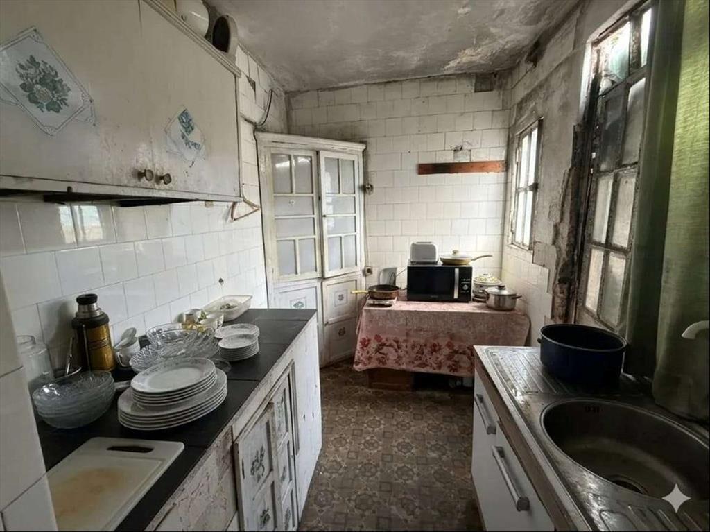 GRAN CASA EN JACINTO VERA CON MUCHO POTENCIAL PARA RECICLAR