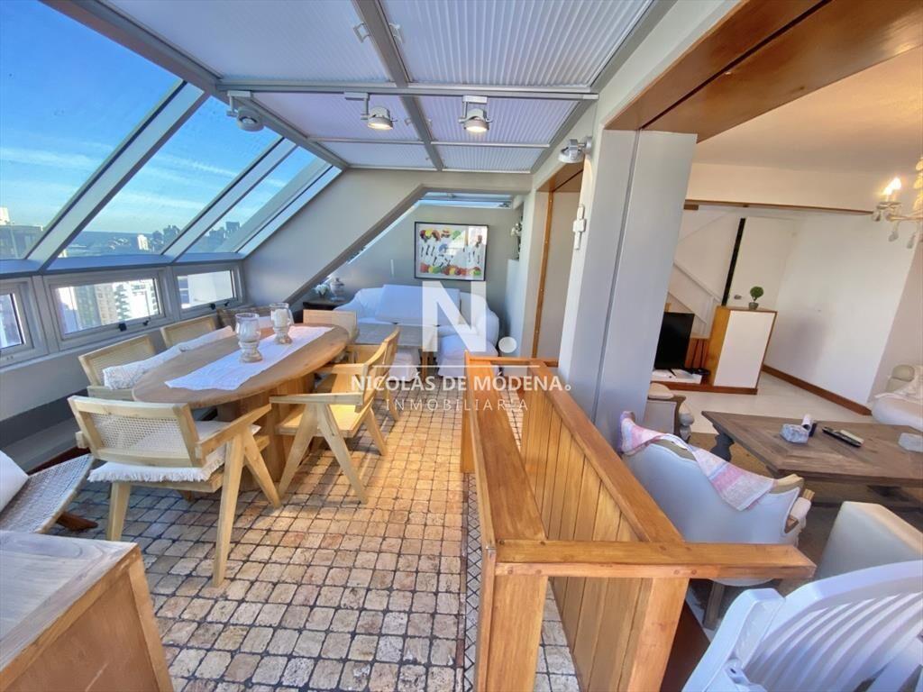 Vende apartamento de 3 dormitorios en Brava Punta