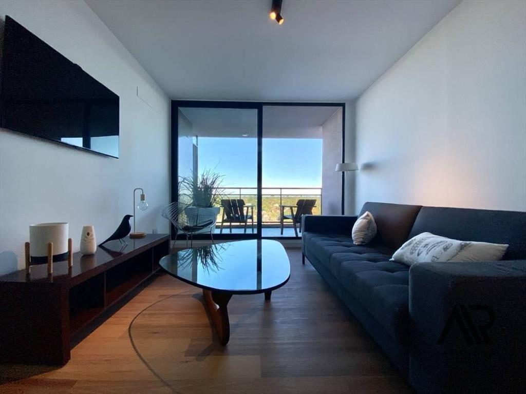 Excelente Apartamento De 2 Dormitorios Con Vistas Al Lag...