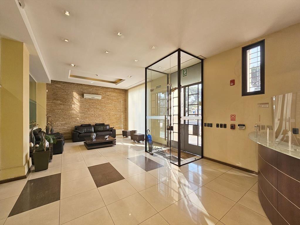 VENTA CON RENTA - EDIFICIO DE OFICINAS - CIUDAD VIEJA -