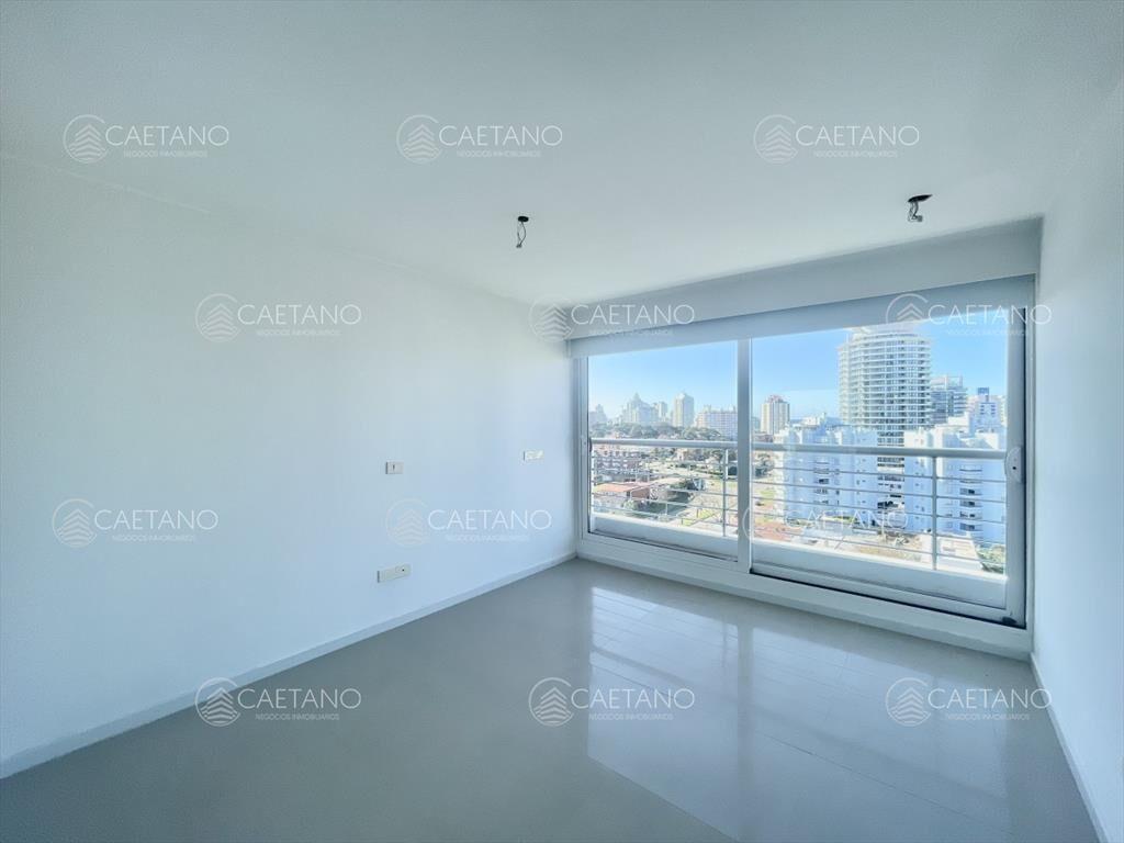 Venta apartamento. 3 Dormitorios. Playa mansa,