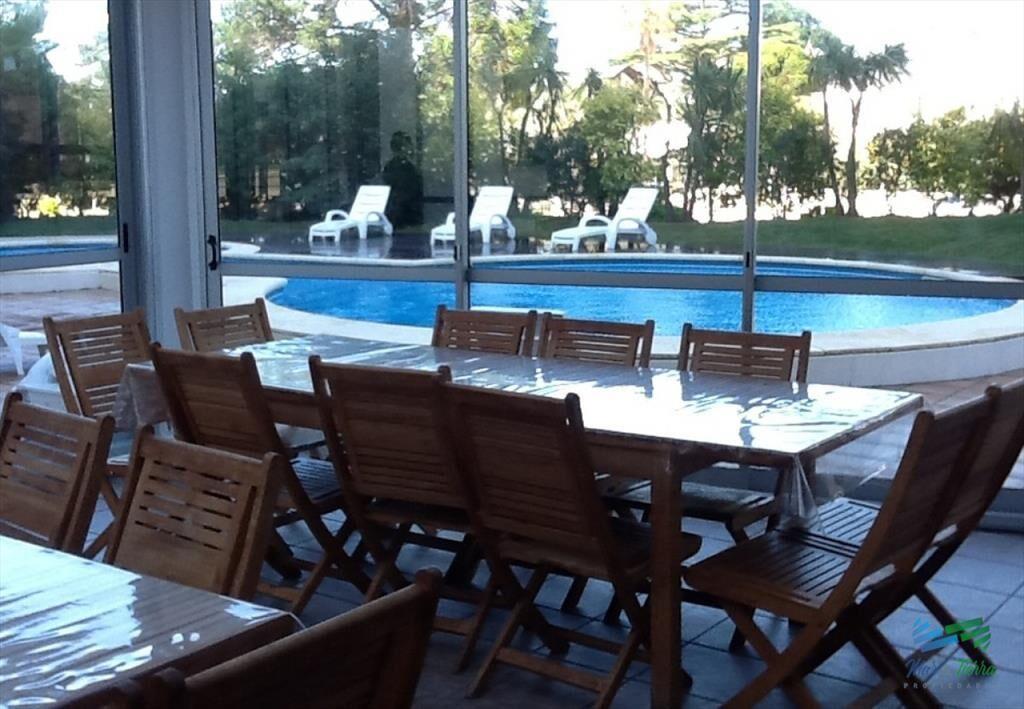 Vendo apartamento 1 dormitorio, edificio con servicios, en