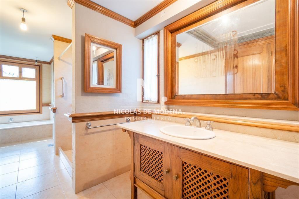 Excelente Casa de Cinco dormitorios en venta en