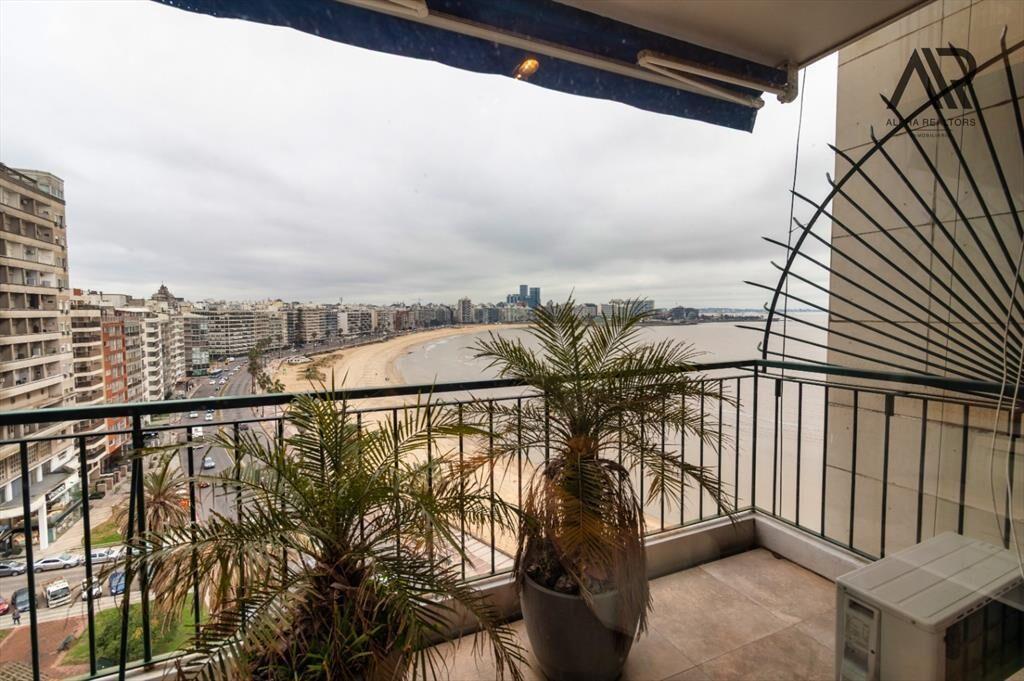 Apartamento en venta c/ cochera en Punta Carretas