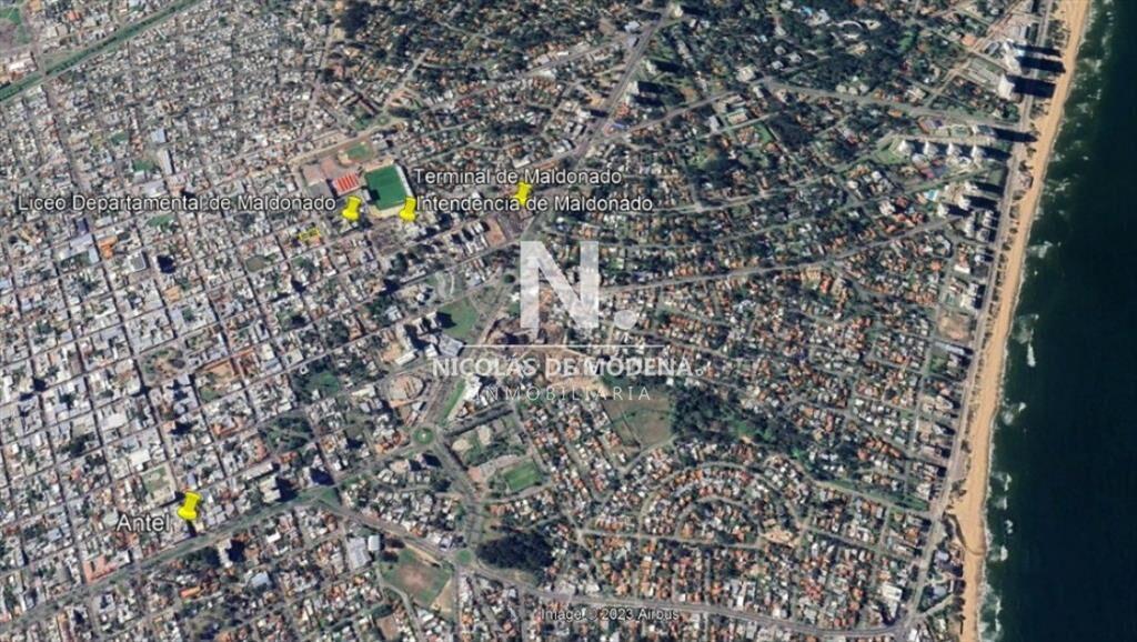 Vende terreno en el Centro de Maldonado.
