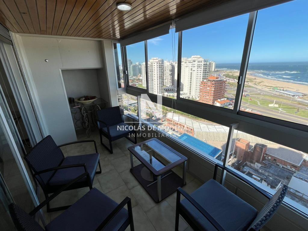 Apartamento en alquiler de 3 dormitorios en Primera Linea d