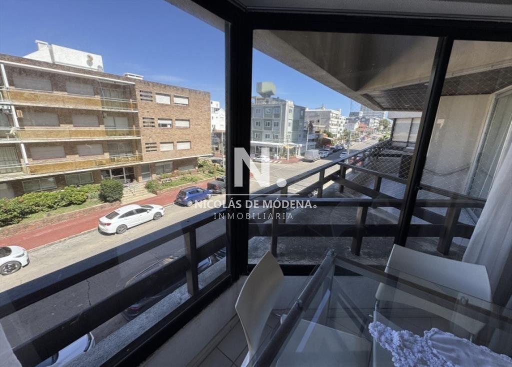 En venta apartamento de 3 dormitorios en Punta