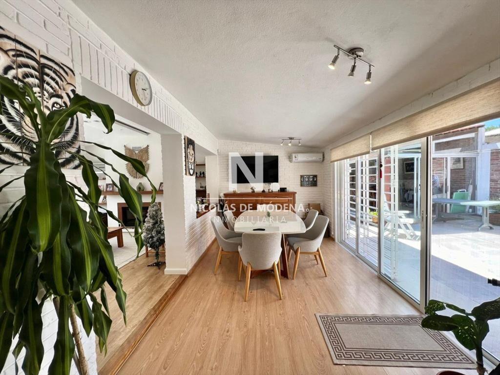 Vende Casa en Cantegril, Punta del Este de 3