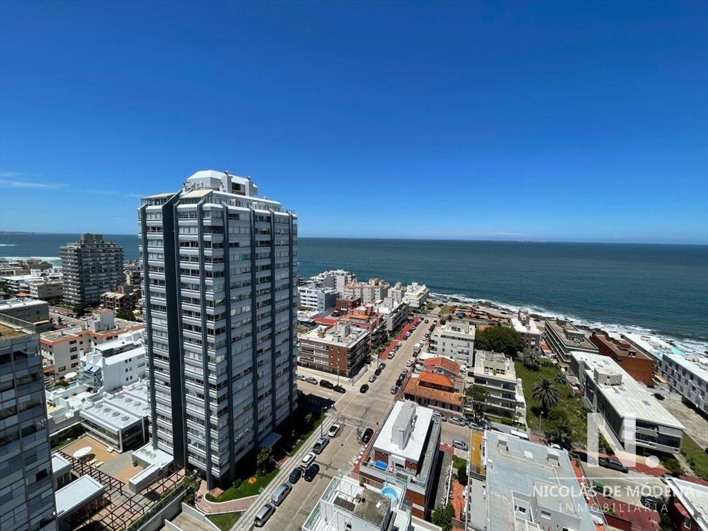 Apartamento de 3 dormitorios en venta en  en Península, Pu
