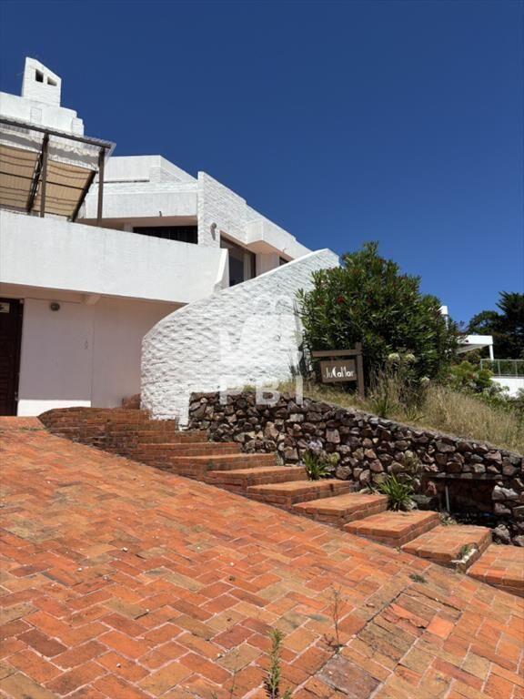 Casa en venta en Punta Ballena, con vista al mar.