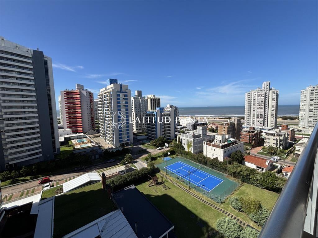 Apartamento en Brava, 3 dormitorios y parrillero