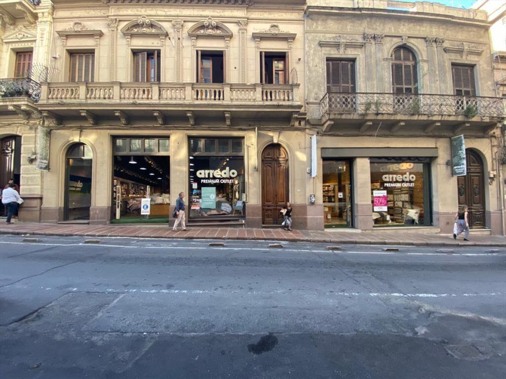 Venta local comercial en cuidad vieja . rincón y Juncal