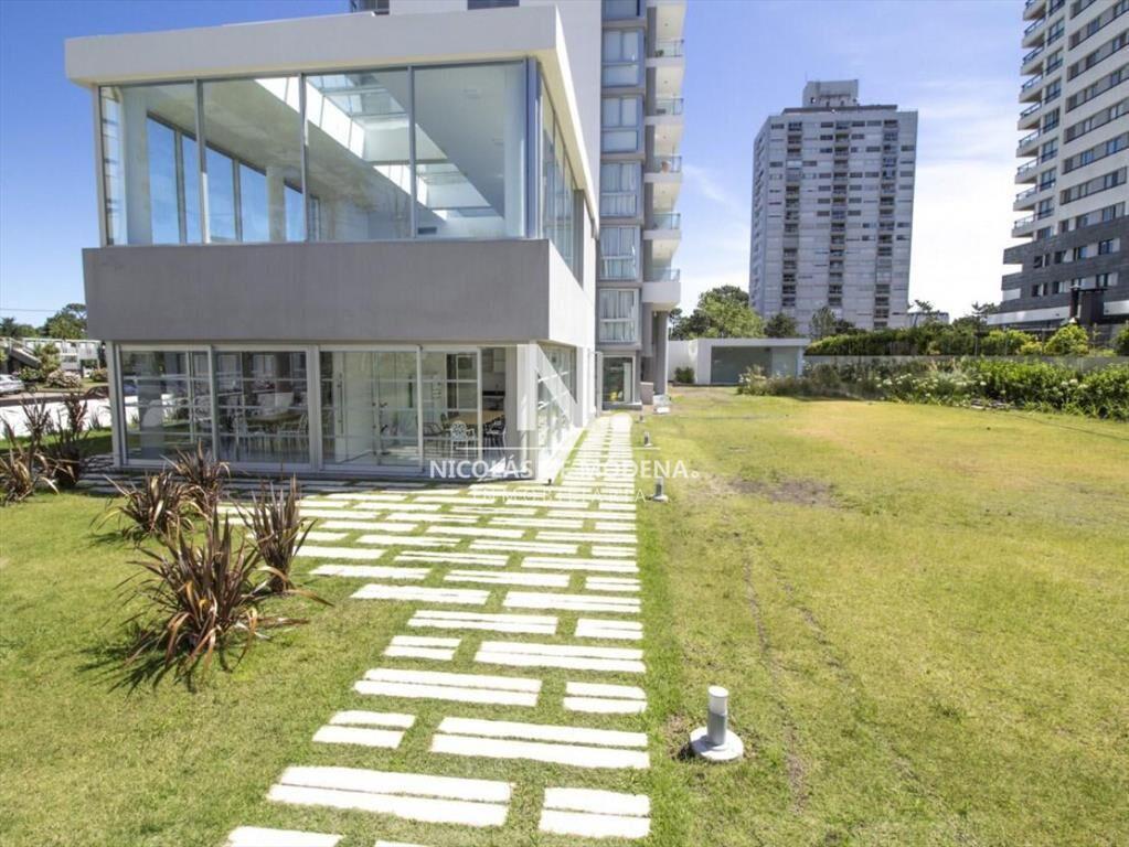 Departamento En Venta De 2 Dormitorios En Punta