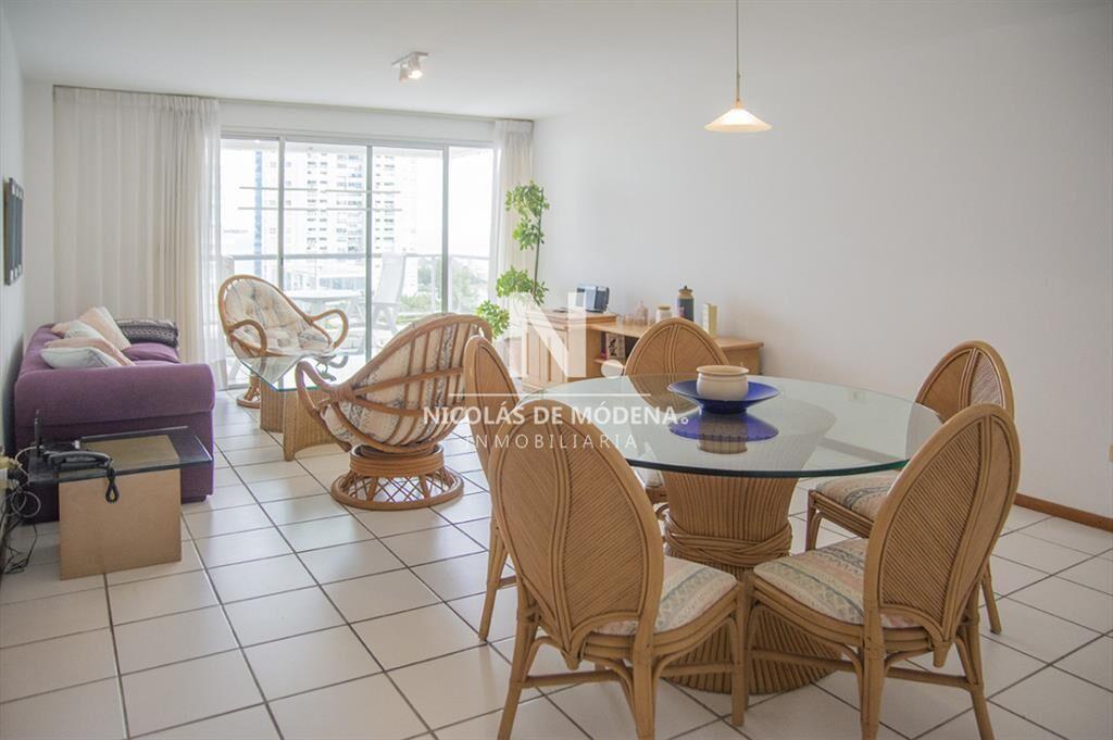 Apartamento de 3 dormitorios a la venta en playa