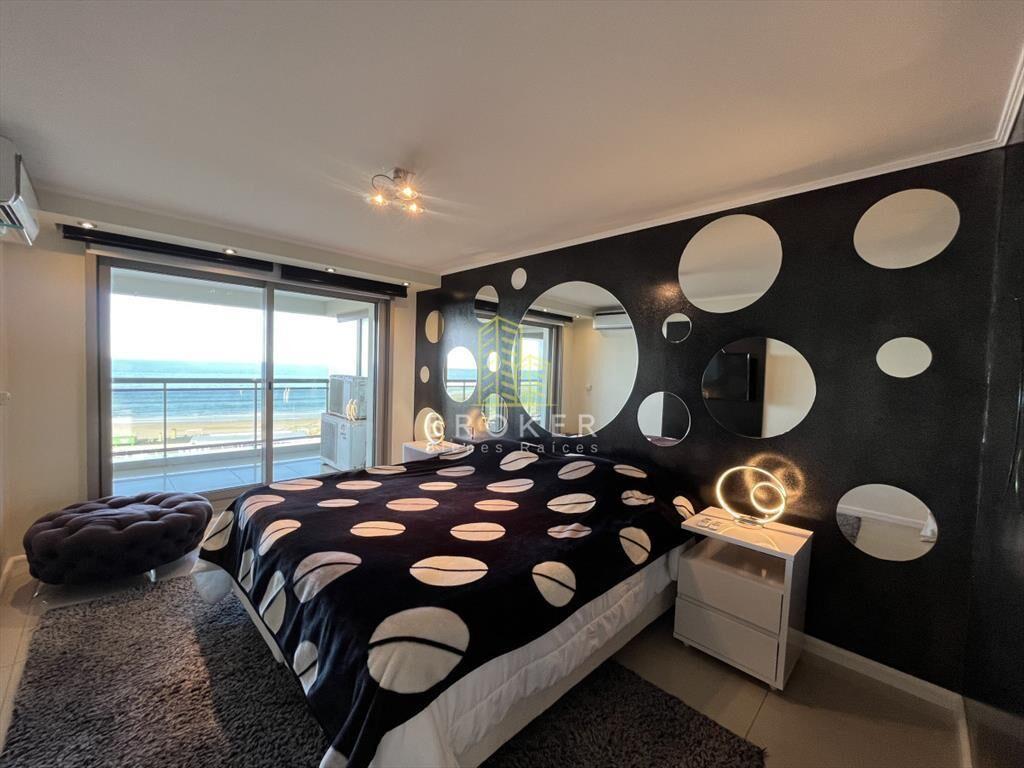 Apartamento de 3 Dormitorios Vista al Mar en del