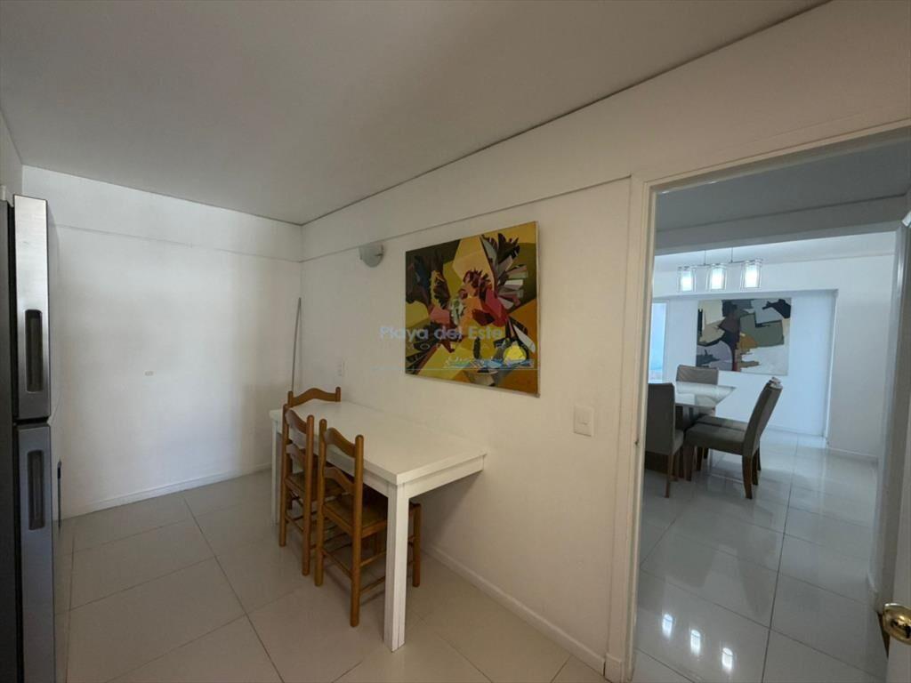 Apartamento de 3 dormitorios en alquiler anual e