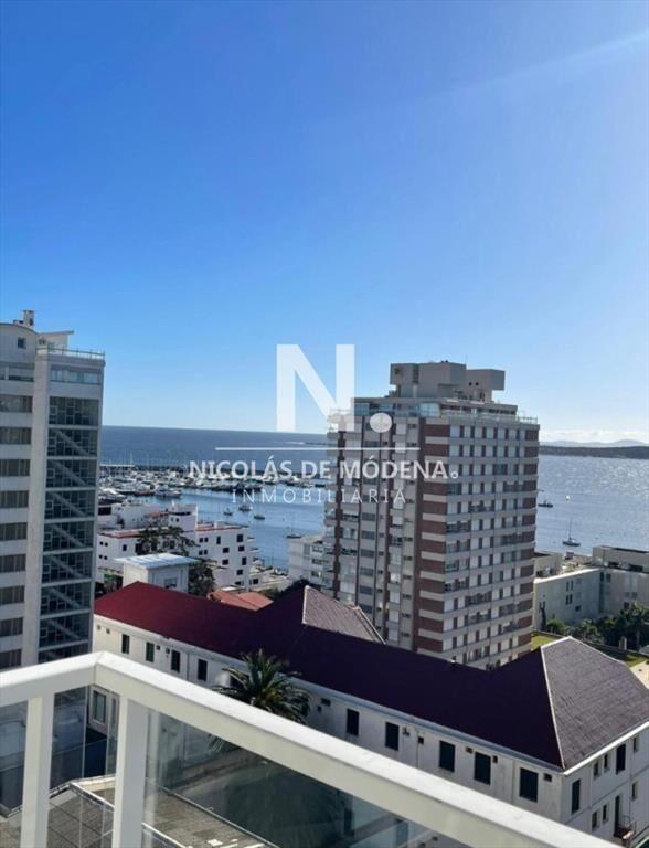 Vende apartamento de 2 dormitorios en Punta del