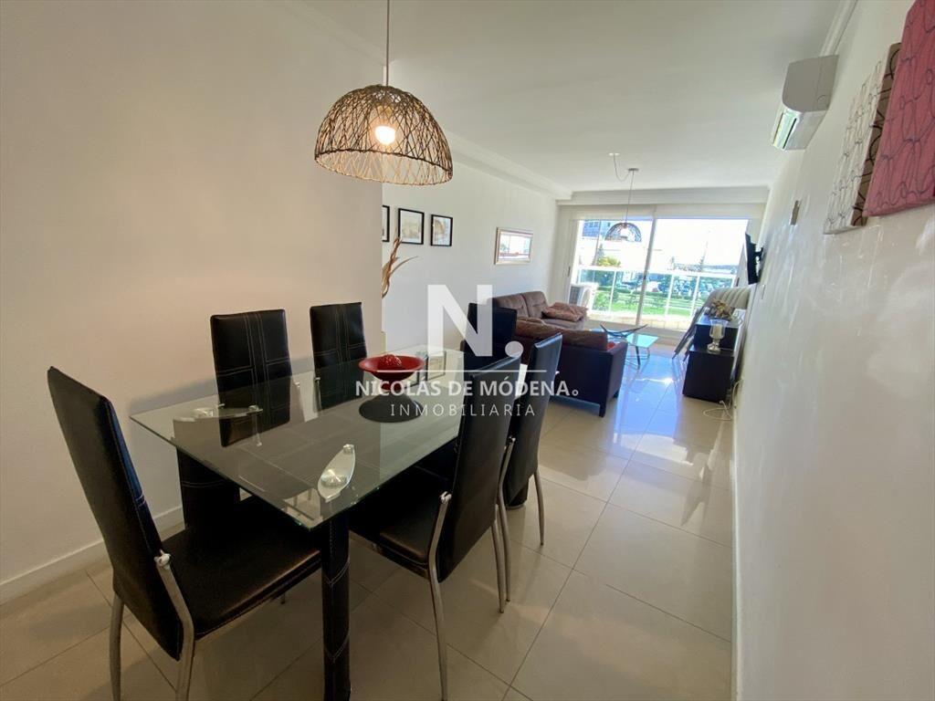 Vende apartamento en Punta del Este con 2