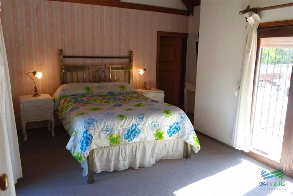 Casa de 4 dormitorios con piscina en alquiler en