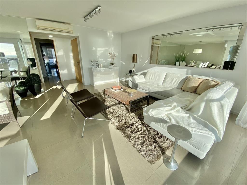 VENTA DE APARTAMENTO 3 DORMITORIOS + DEPENDENCIA