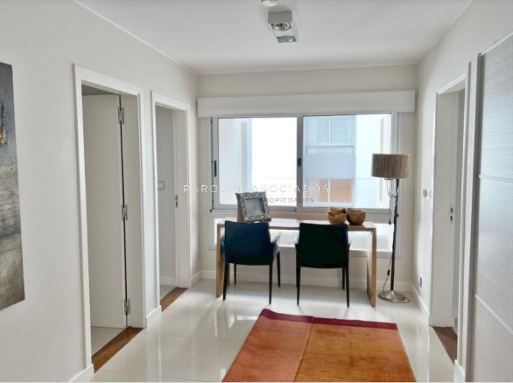 Apartamento en venta de 3 dormitorios + en Punta