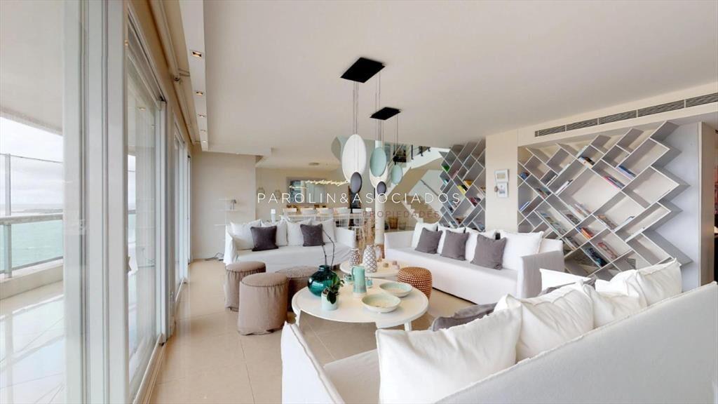 Penthouse en venta de 4 dormitorios en torre del