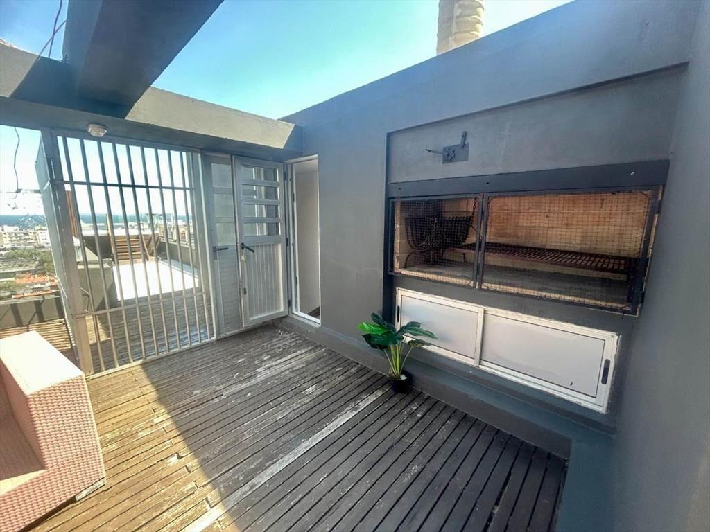 VENTA PENTHOUSE POCITOS, 3 DORM. SERVICIO, 3 GJES.