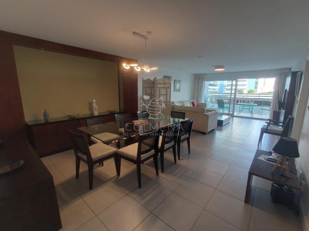 Apartamento en Brava, 3 dormitorios *