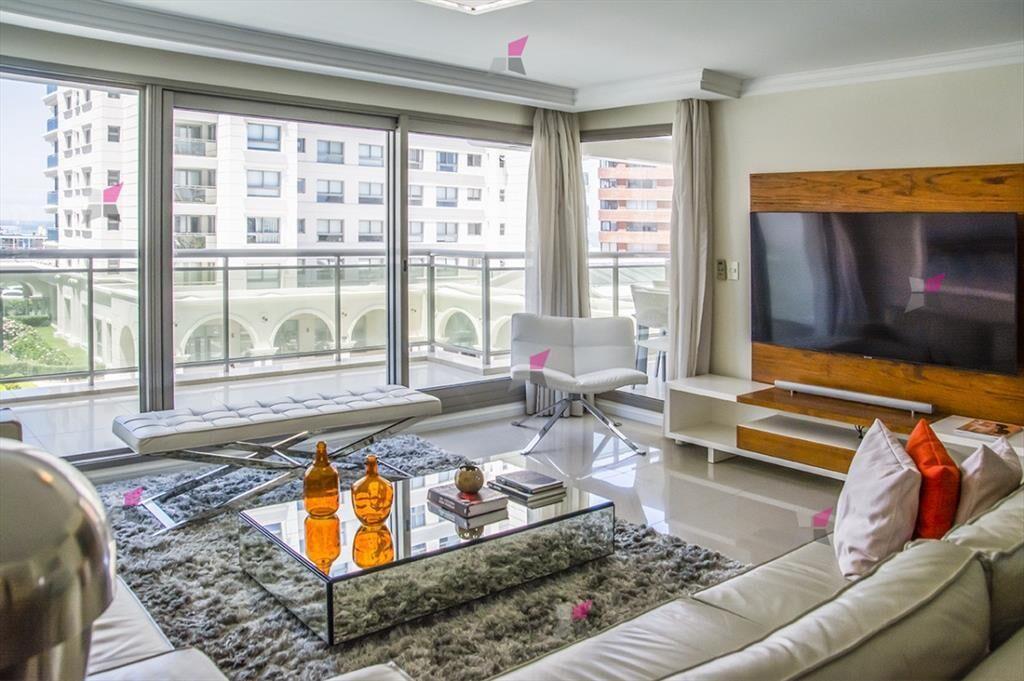 Departamento en venta con amplios dormitorios.
