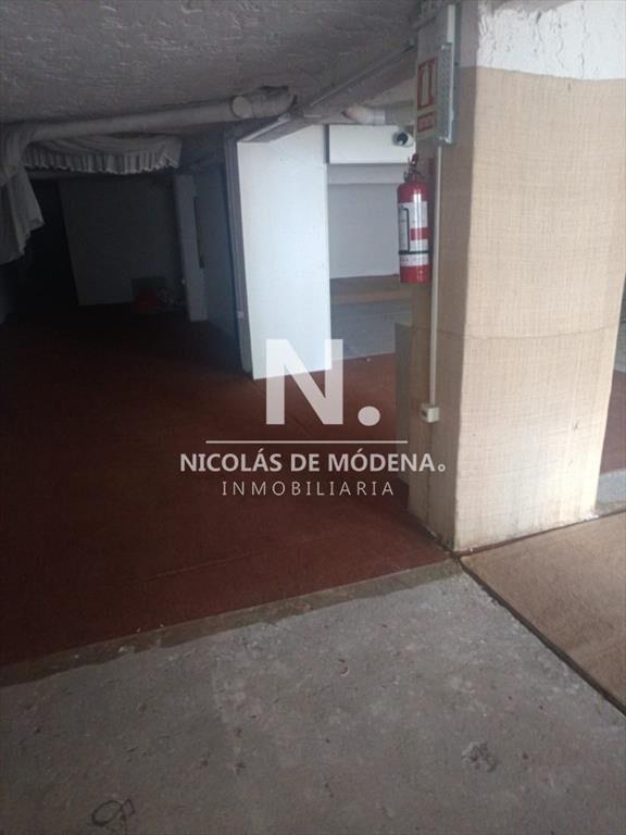 En venta local en Av Italia en Edificio