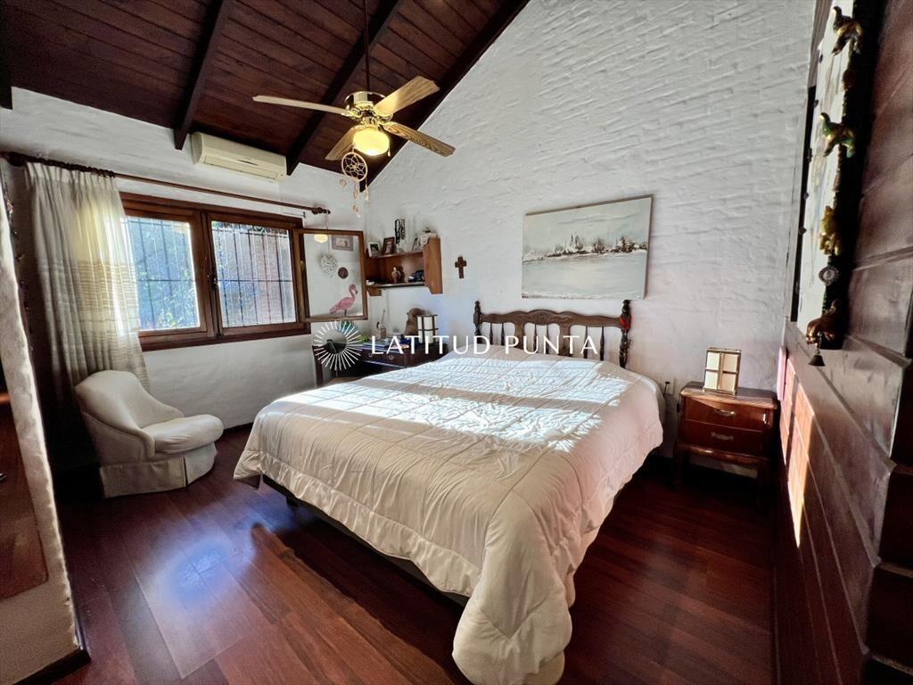 Casa de 4 dormitorios. Roosevelt