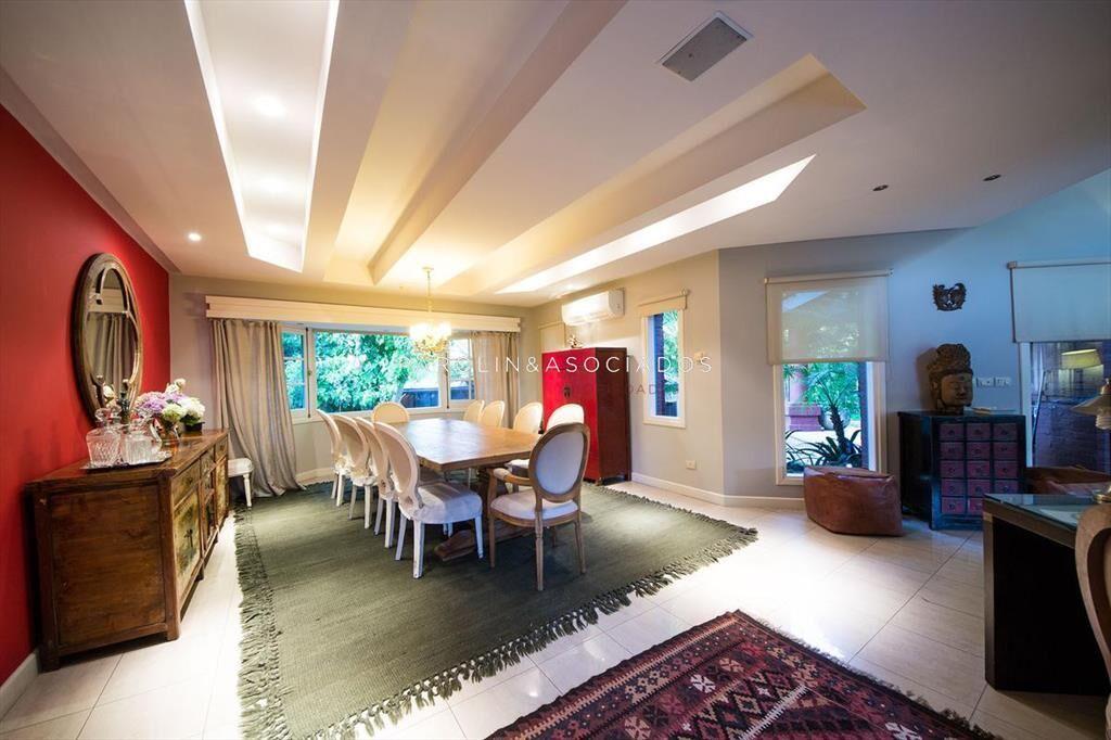 VENTA DE CASA DE 5 DORMITORIOS EN BEVERLY HILLS