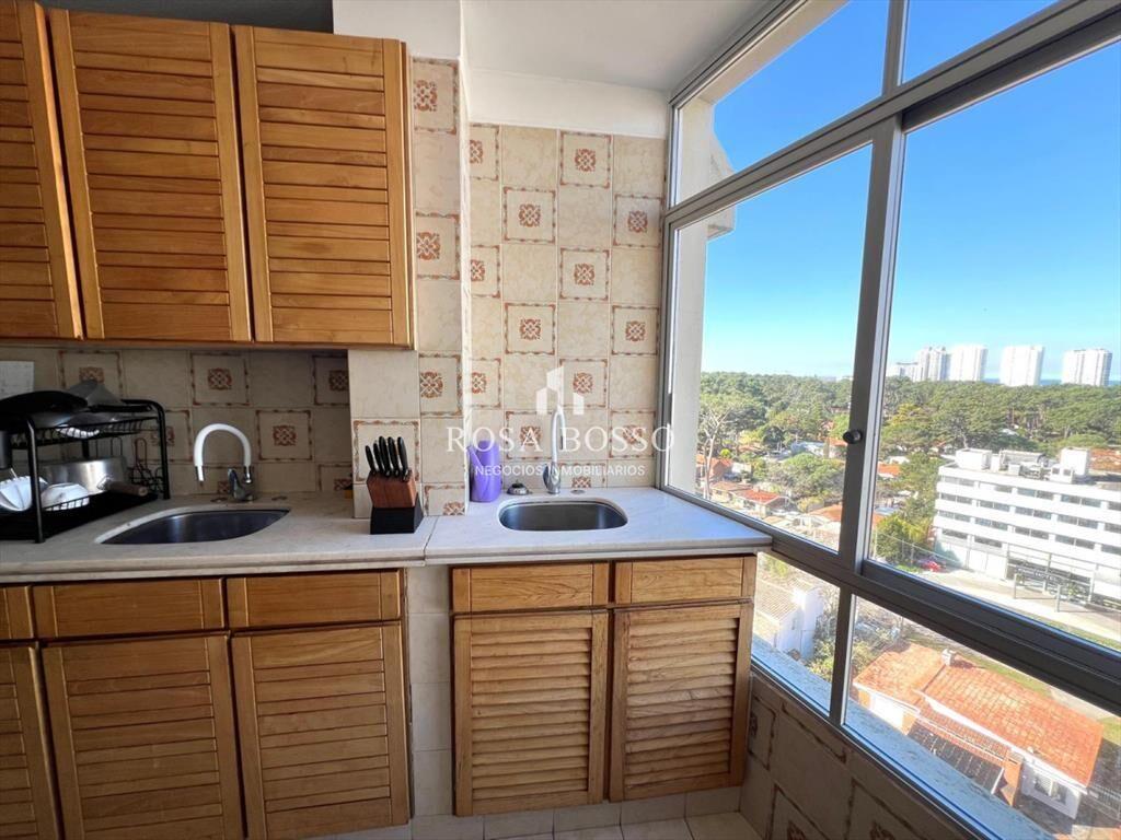 apartamento en venta zona shopping punta, 2 y