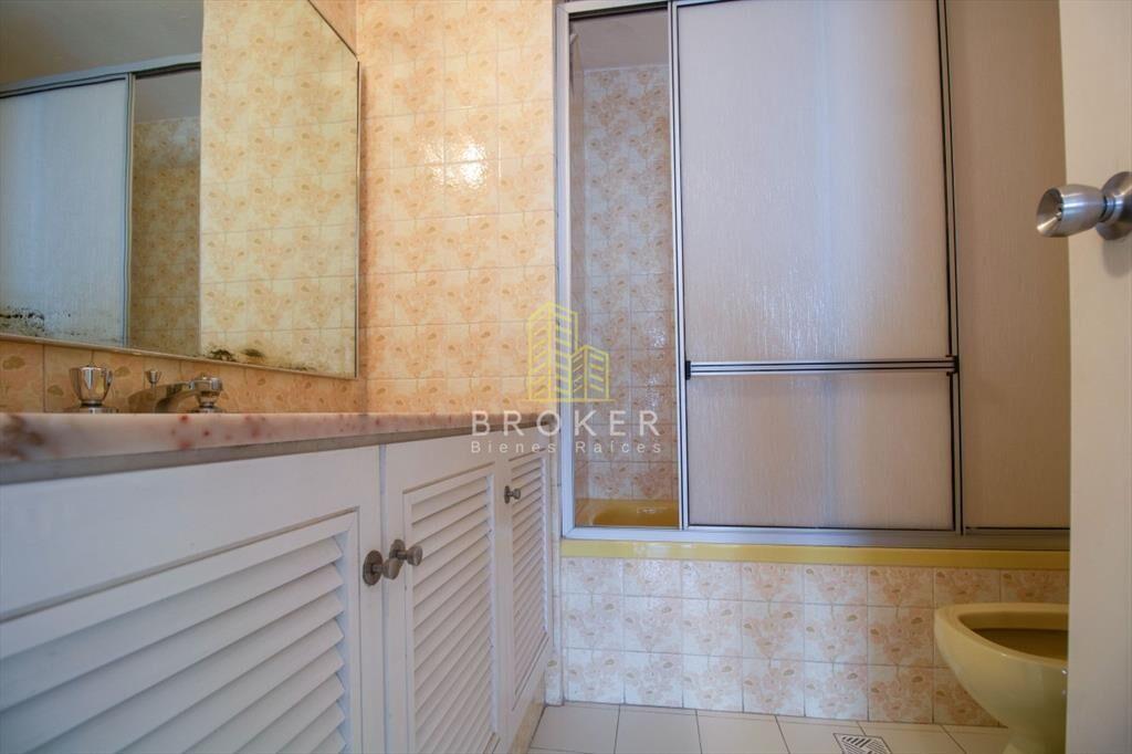 Venta de apartamento de tres dormitorios en Punta