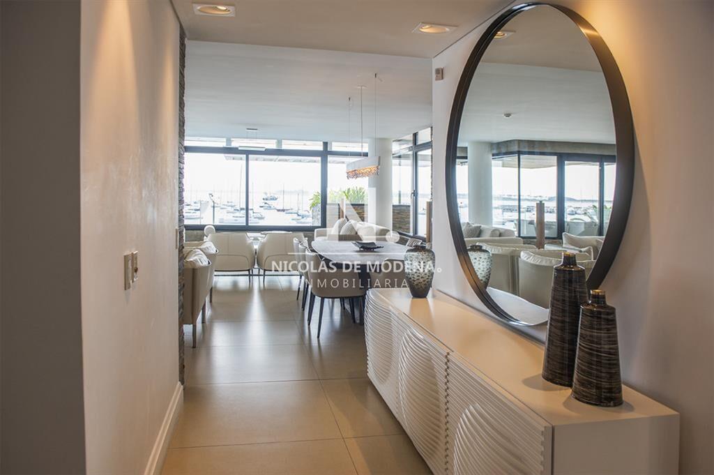 Apartamento Único Frente al Mar en Zona Puerto