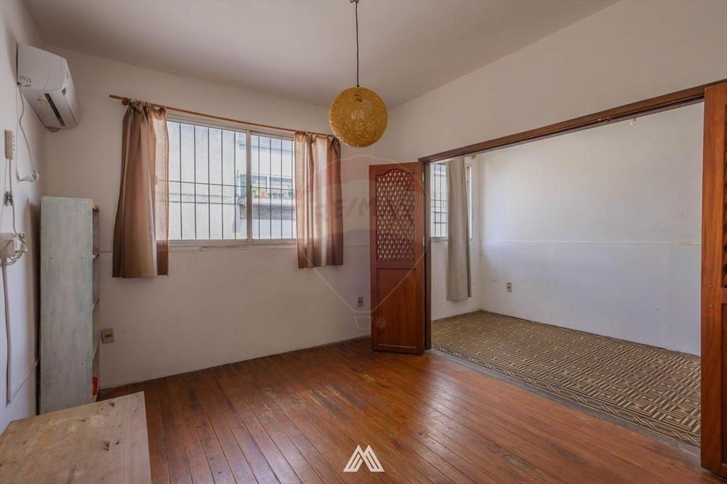 VENTA PARQUE BATLLE - CASA CON 3 APTOS RENTADOS