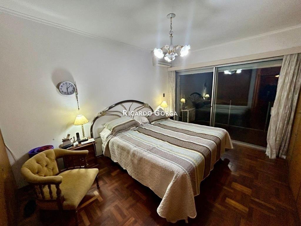 Apartamento en venta de 3 dormitorios y servicio - garaj...