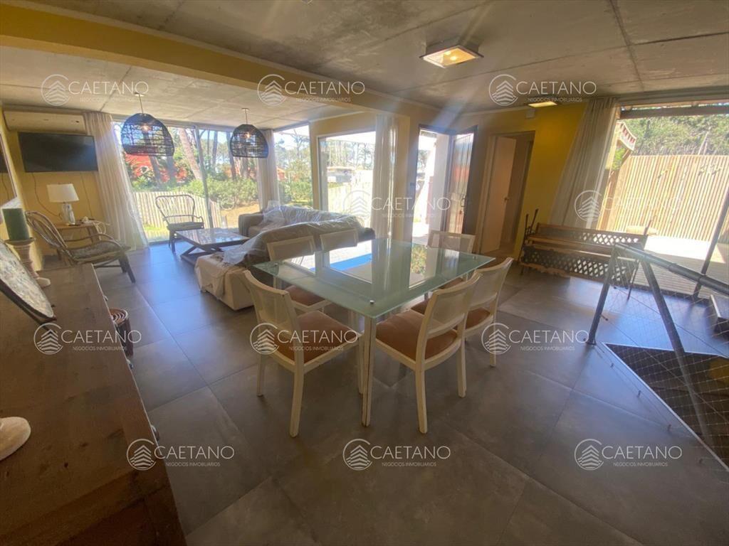 Casa en Montoya, La barra