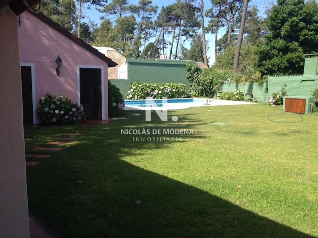 Casa de 4 dormitorios con piscina en pinares para