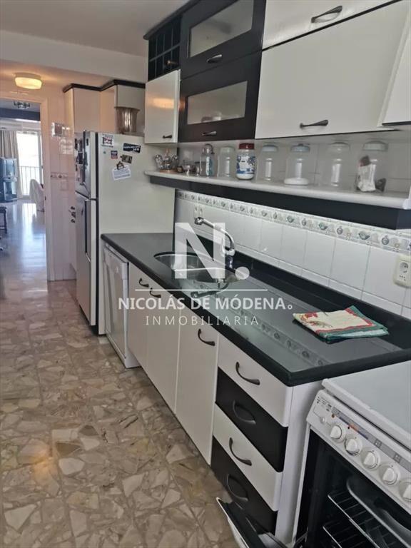 Departamento de 3 dormitorios y dependenia ,