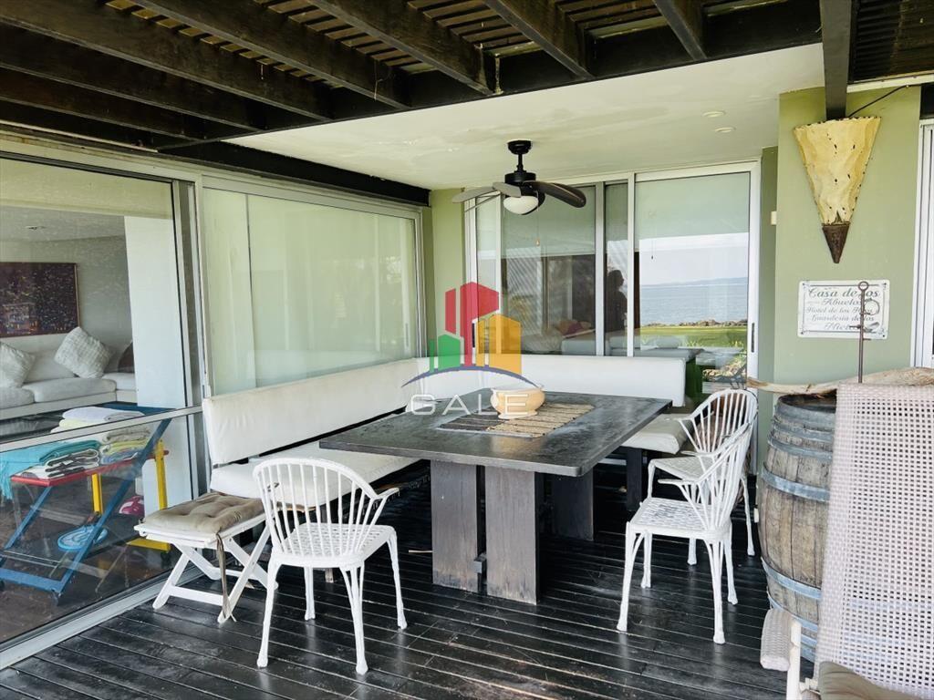 Venta de destacado apartamento en Punta Ballena,