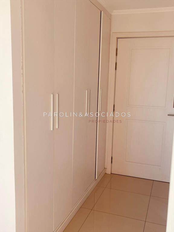 Monoambiente en venta en piso alto, Punta del Este.